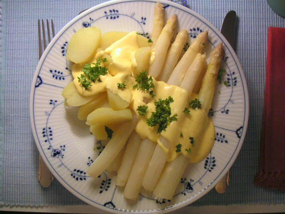 Spargel mit Sauce Hollandaise