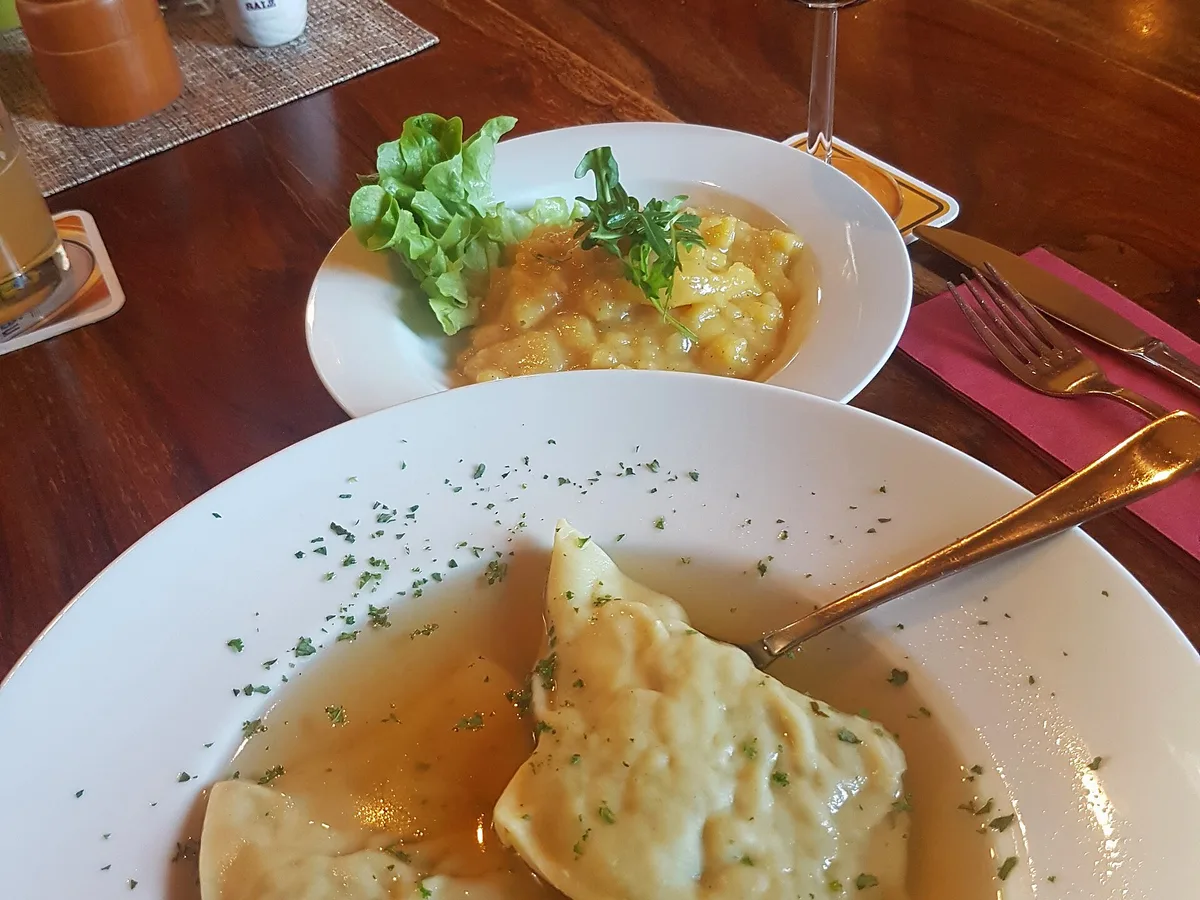Schwäbische Maultaschen (in Brühe & geschmälzt)